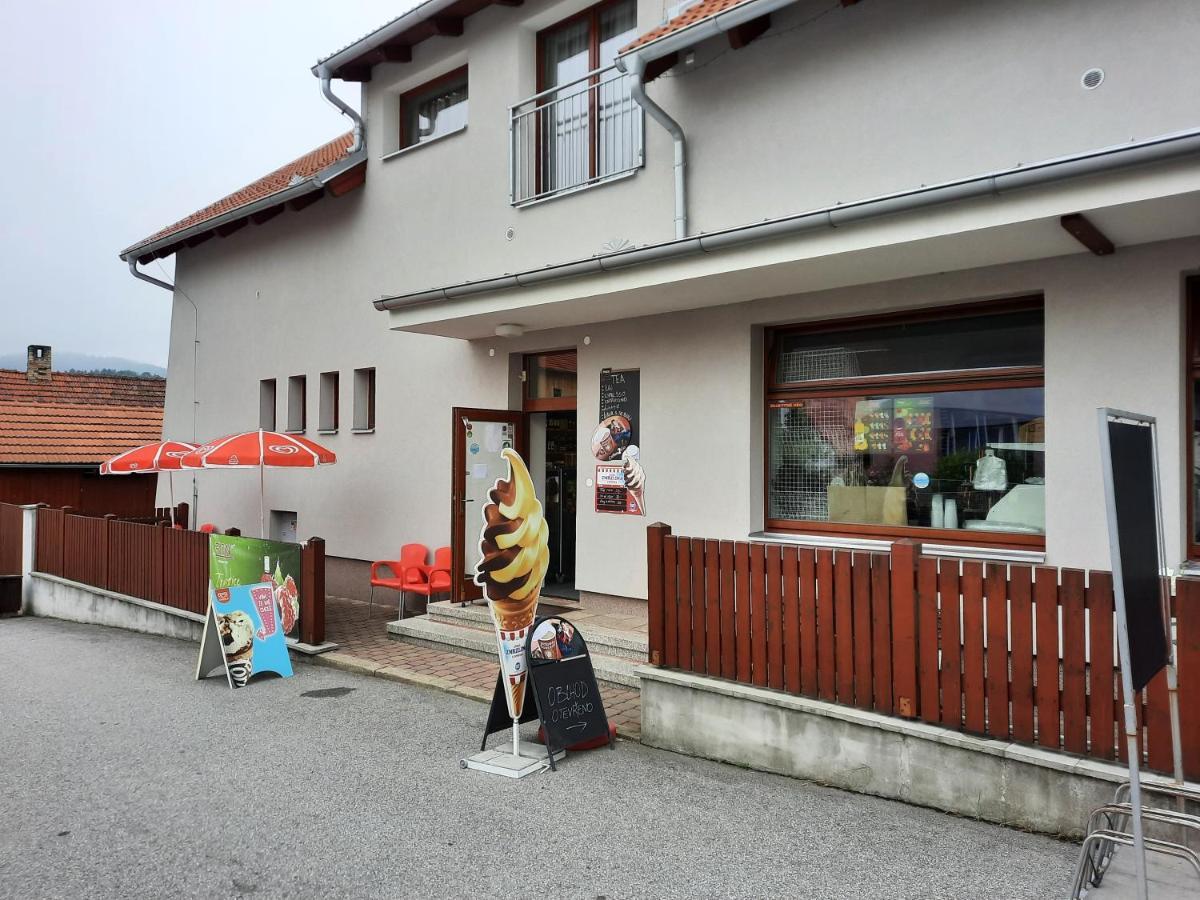Penzion Zahrada nad řekou, restaurace a kavárna - PARKOVÁNÍ GRÁTIS Zlatá Koruna Exterior foto