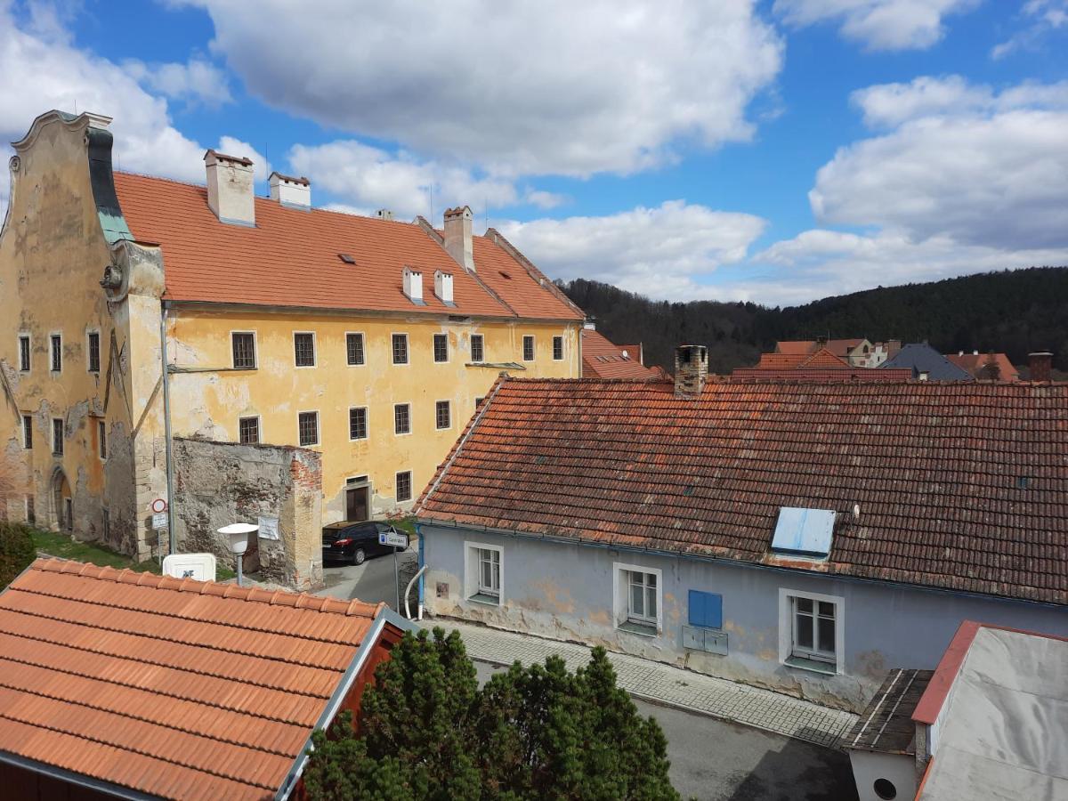Penzion Zahrada nad řekou, restaurace a kavárna - PARKOVÁNÍ GRÁTIS Zlatá Koruna Exterior foto